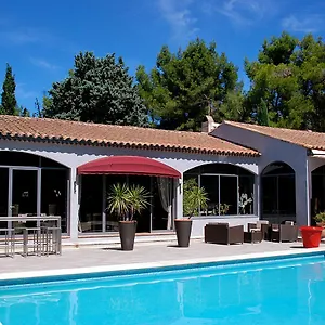 https://hotel-les-mazets-des-roches.fr-provencehotel.com